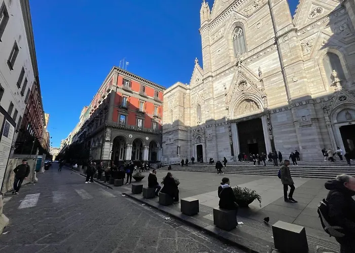 La Piazzetta * نابولي